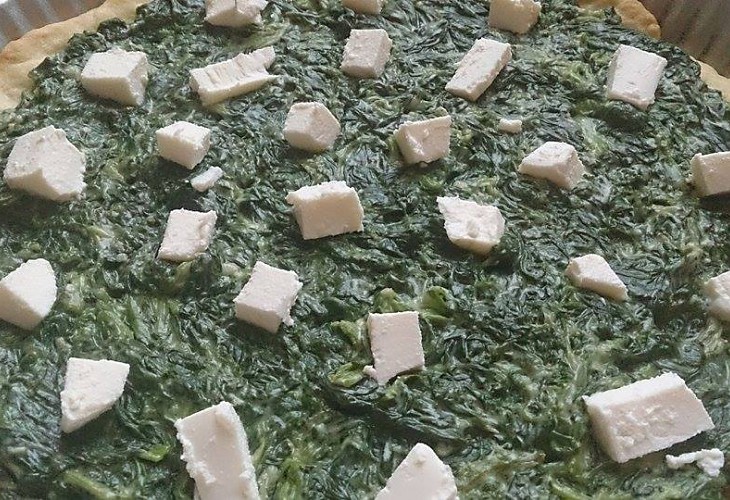 Prosta tarta szpinakowa z fetą** A B M